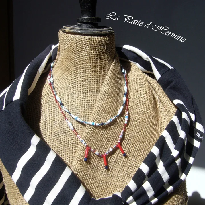 Collier double dans les tons bleu et rouge, thème marin