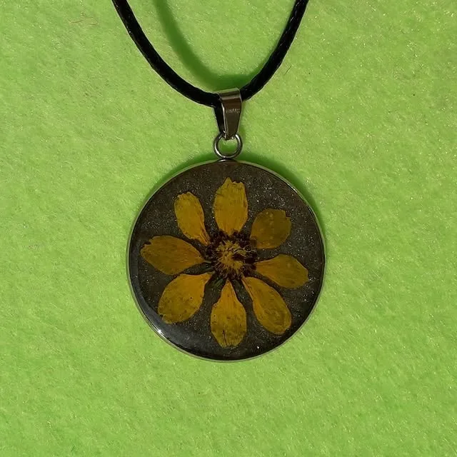 Colliers fleurs jaunes
